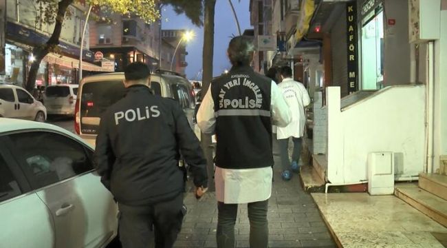 Kahvehanede oturan husumetlisini vurmaya gitti başkasını öldürüp kaçtı