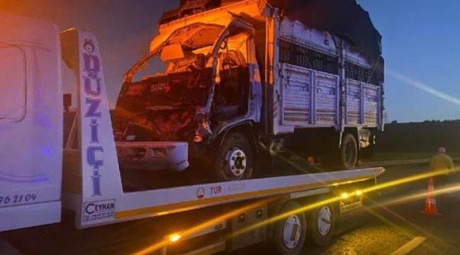 Kamyona arkadan çarpan kamyonetteki 2 kişi öldü
