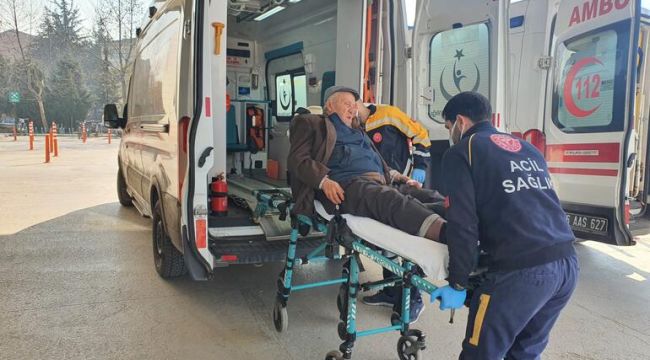 Kamyonetle hafif ticari araç çarpıştı