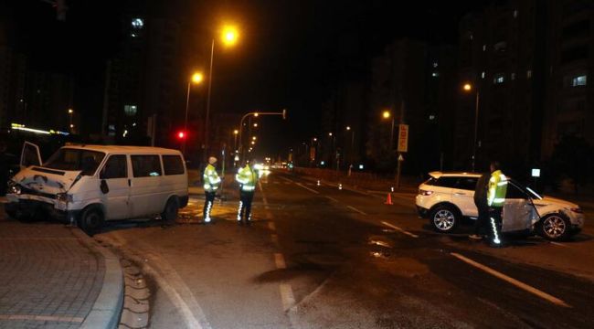 Kayseri'de minibüs ile cip çarpıştı