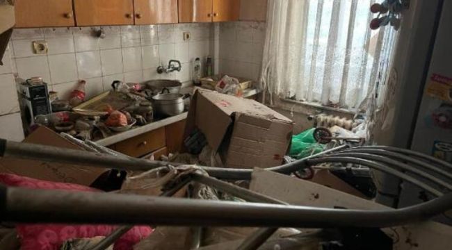 Mahkeme kararıyla boşaltılan apartman dairesinden 40 ton çöp çıktı