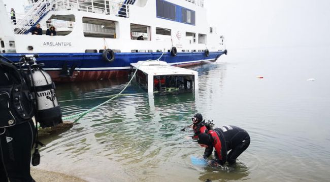 Malatya'da halk otobüsü, baraj gölüne devrildi