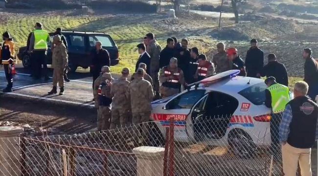 Mardin'de hafif ticari araç şarampole yuvarlandı