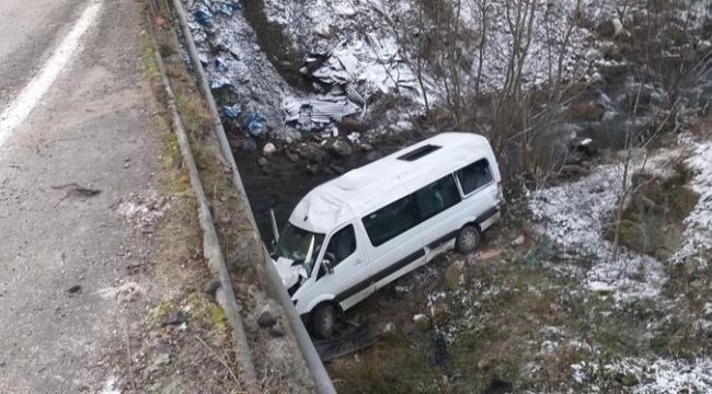 Öğrenci servisi şarampole yuvarlandı