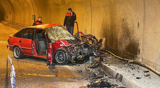 Otomobil ile TIR çarpıştı