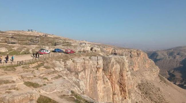Siirt’teki 350 metre yükseklikten kayalıklara atladı