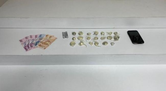 Şişli'de motosikletle uyuşturucu satarken suçüstü yakalandı