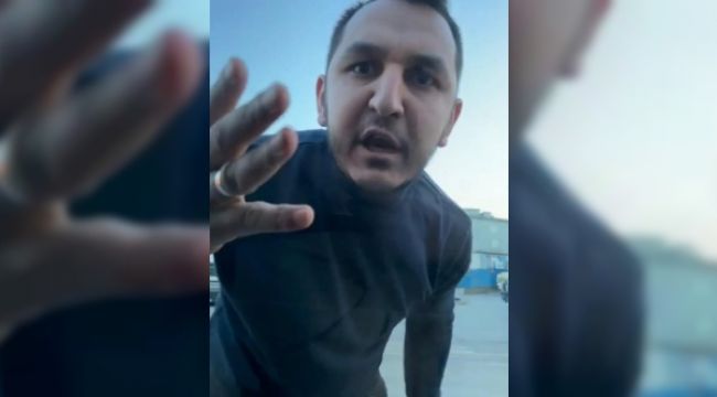 Taksici, emniyet şeridinde yol vermeyen otomobil sürücüsüne saldırdı