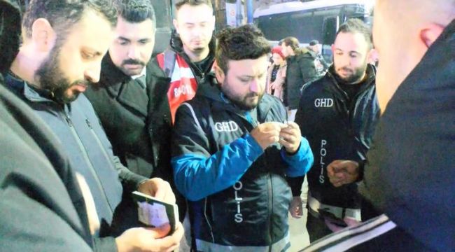 Taksim’de yılbaşı denetimi: 60 kaçak göçmen yakalandı
