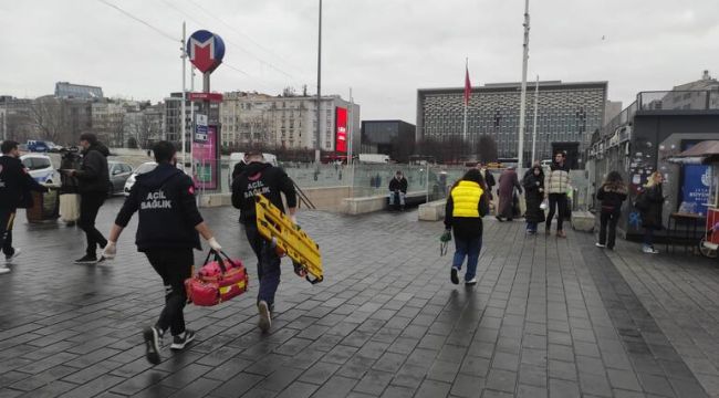 Taksim metrosunda yolcu raylara düştü