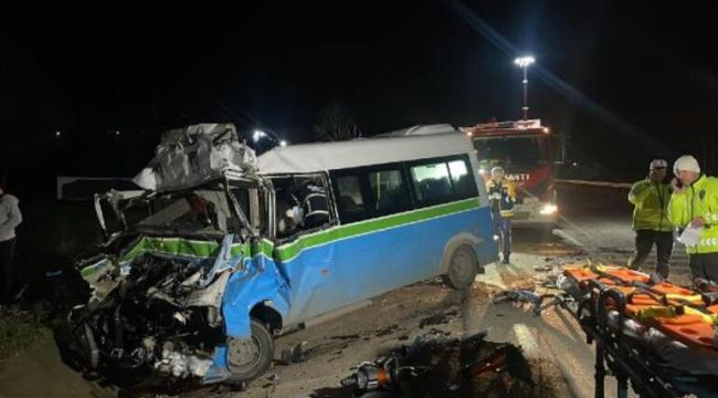 TIR'a arkadan çarpan minibüsün sürücüsü öldü