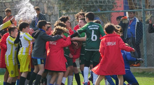 Urla Belediyespor şampiyonluk sevinci yaşadı