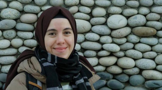 Yolun karşısına geçerken hafif ticari aracın çarptığı Enise hemşire, öldü