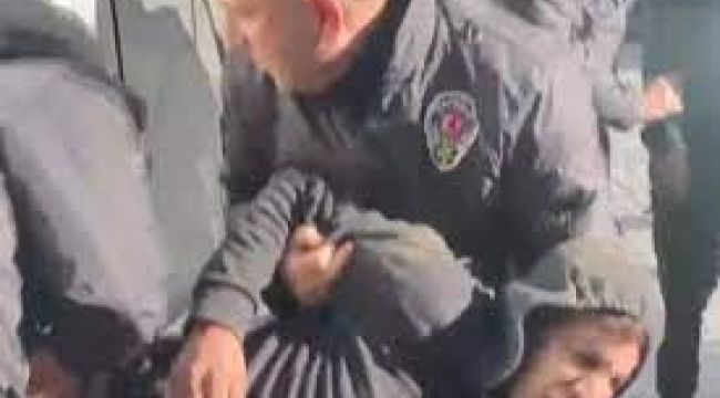 Yunanistan'a giden tur otobüsünün altına saklanan 2 kişi son anda fark edildi