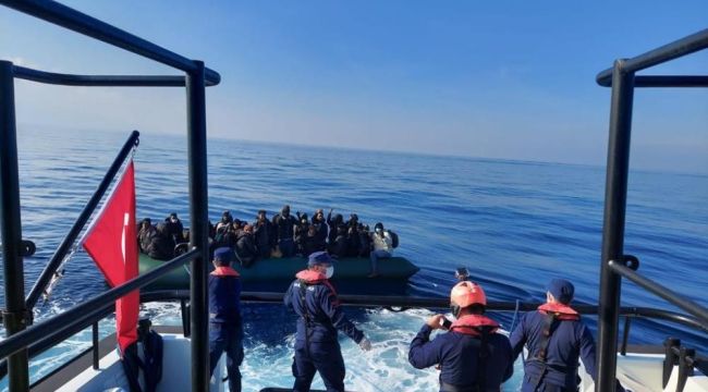 Yunanistan’ın Türk kara sularına ittiği 113 düzensiz göçmen kurtarıldı