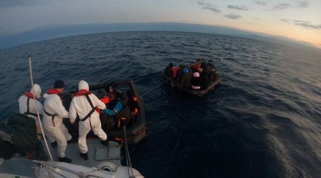Yunanistan’ın Türk kara sularına ittiği 45 düzensiz göçmen kurtarıldı