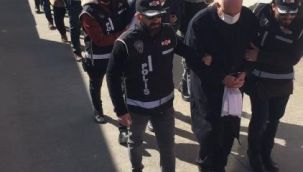 11 müteahhit ve mühendisten 5’i tutuklandı
