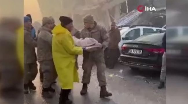 28 saat sonra kurtarılan çocuk askere, 'Ben seni bir yerden tanıyorum'