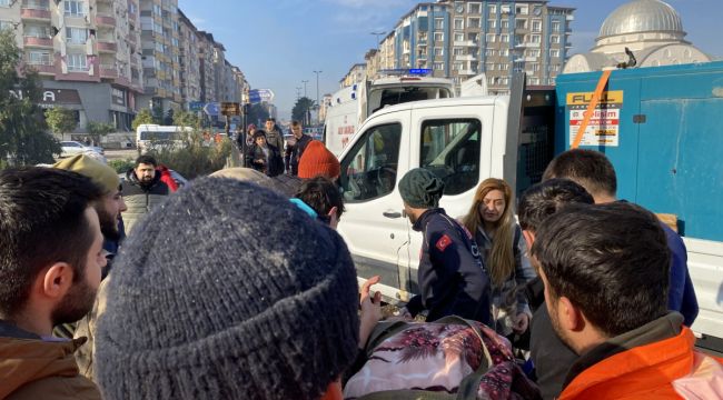 30 saat sonra enkazdan sağ çıktı, 2 çocuğu hayatını kaybetti