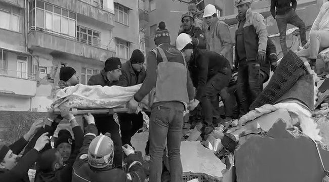 88 yaşındaki Kalkap Değirmenci AFAD ekiplerince enkazdan sağ olarak çıkarıldı
