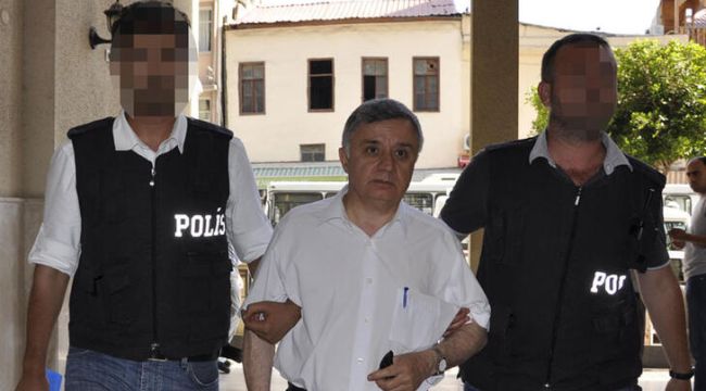 Adana'da eski rektöre 2,5 yıl hapis cezası