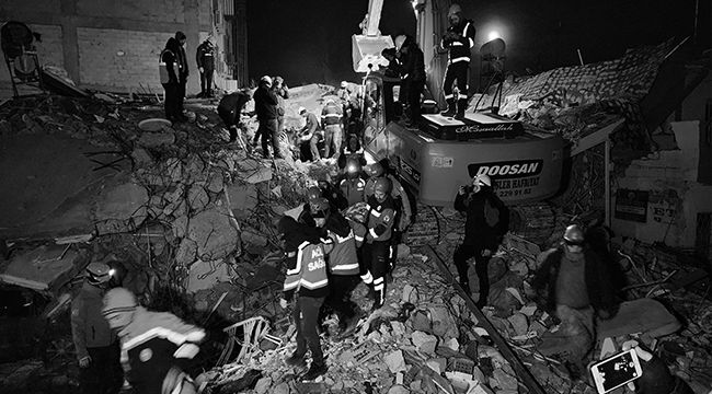 Adıyaman’da 1 kişi enkazdan 65 saat sonra kurtarıldı