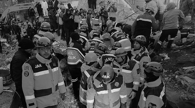 Adıyaman’da enkaz altında kalan kadın 5. günde kurtarıldı