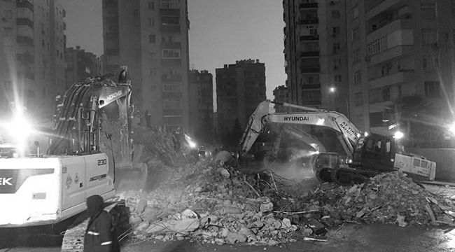 Afet bölgesinde kurtarma çalışmaları gece-gündüz demeden aralıksız sürüyor