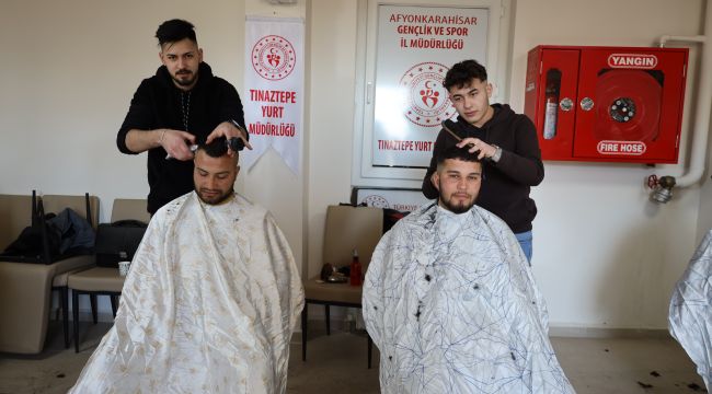Afyonkarahisar’da depremzedelere ücretsiz tıraş hizmeti