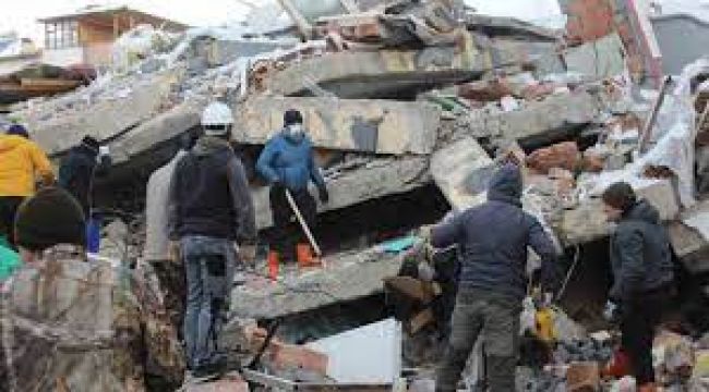 Aydın Apartmanı enkazından 3 kişiyi kurtarma çalışmaları devam ediyor
