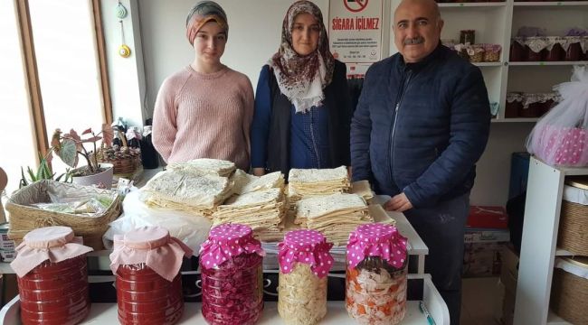 Bayatlı kadınlar depremzedeler için ekmek yapıyor