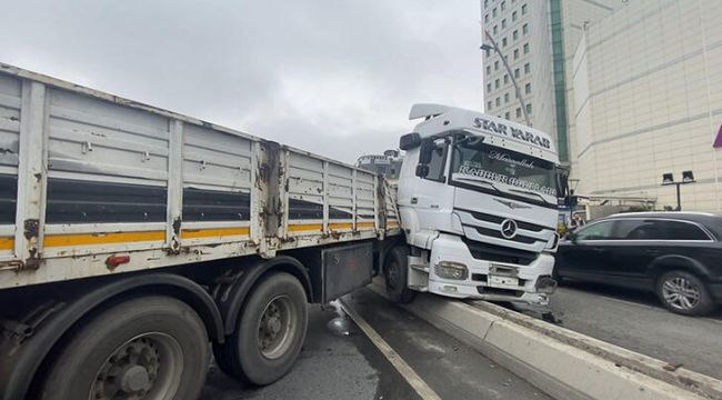 Büyükçekmece'de TIR yolcu minibüsüne çarptı