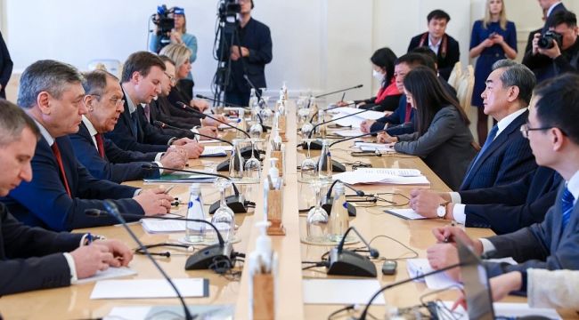 Çinli diplomat Wang: Rusya ve Çin, çok kutuplu dünyaya bağlı