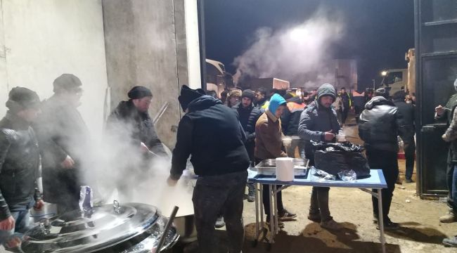 Deprem bölgesinde 3 bin 500 kişiye sıcak yemek