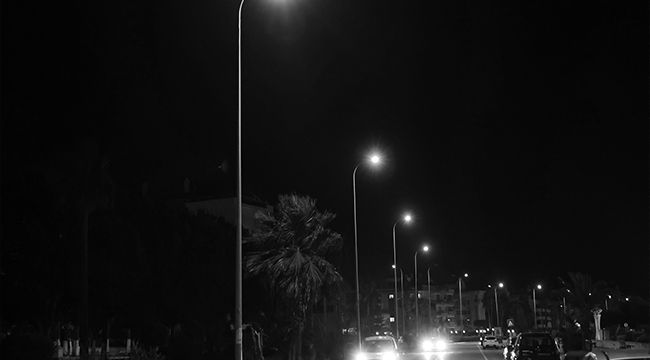 Deprem dolasıyla sönen sokak lambalarına yeniden enerji verildi