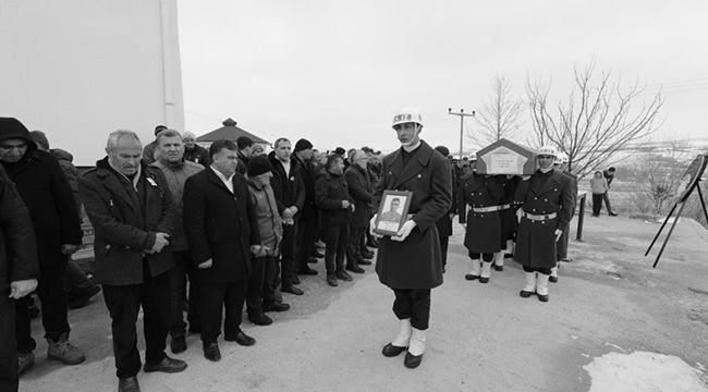Depremde kaldığı otelin yıkılması sonucu vefat eden Aksaraylı asker toprağa verildi