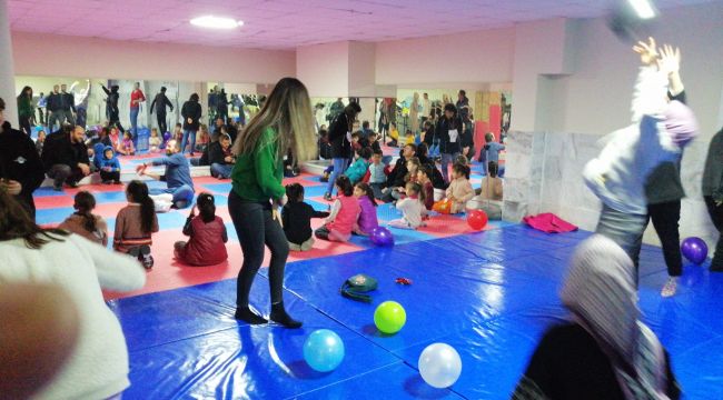 Depremzede çocuklar Afyonkarahisar’da mutluluk kervanına katıldı