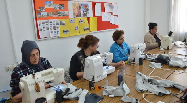 Didim’de misafir edilen depremzede çocuklara eşofman desteği