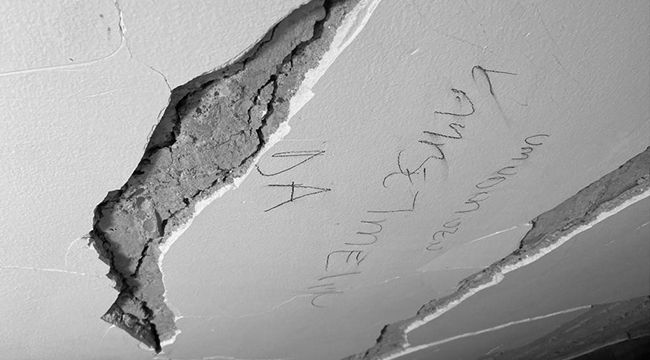 Enkazdayken duvara 'umudunu kaybetme' yazdı, 64 saat sonra ‘ışığı’ gördü