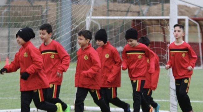 Eskişehirspor depremzede çocukları unutmadı