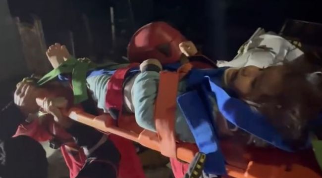 Hatay'da enkazdan 4 yaşındaki kız çocuğunu kurtardılar