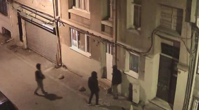 Hırsızlar ikinci kattaki daireye tırmanarak girdi
