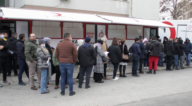 İzmir’de deprem bölgesi için kan bağışı seferberliği