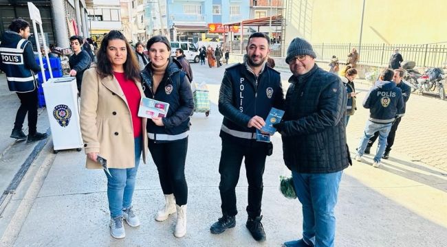 İzmir'de polis ekipleri vatandaşları KADES hakkında bilgilendirdi