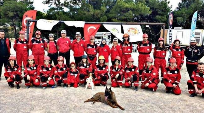 İzmir Hayvan Arama Kurtarma ekibi, hayvanlar için deprem bölgesinde