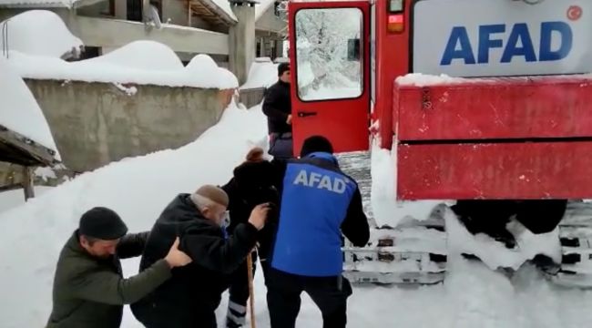 Karda mahsur kalan hasta AFAD ekiplerince kurtarıldı