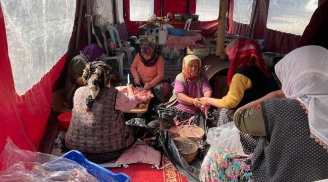 Köy Konağı depremzedeler için ücretsiz ikram merkezine dönüştürüldü