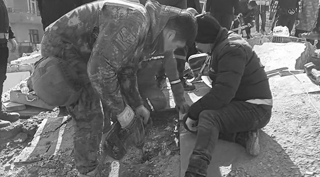 Mehmetçik, AFAD koordinesinde arama kurtarma çalışmalarına devam ediyor