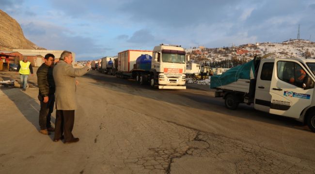Melikgazi, Hatay’a mobil WC, duş, konaklama konteynerları ve su arazözü yolladı
