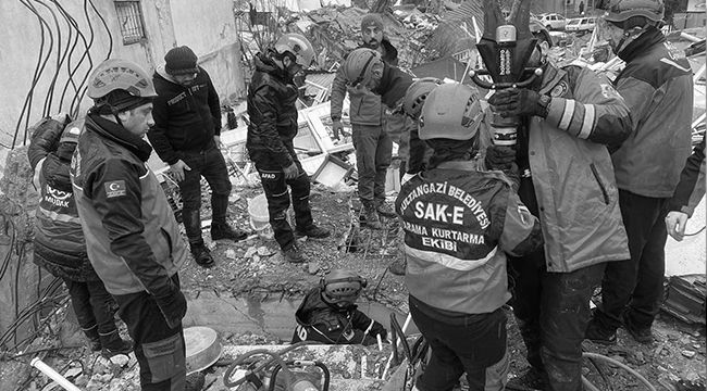 SAK-E deprem bölgesinde arama kurtarma faaliyetlerini aralıksız sürdürüyor